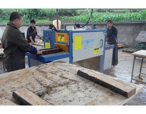 四川德陽中江-方木多片鋸70高-加工現(xiàn)場